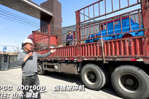 900x900硅錳合金齒輥破碎機(jī)發(fā)山東 