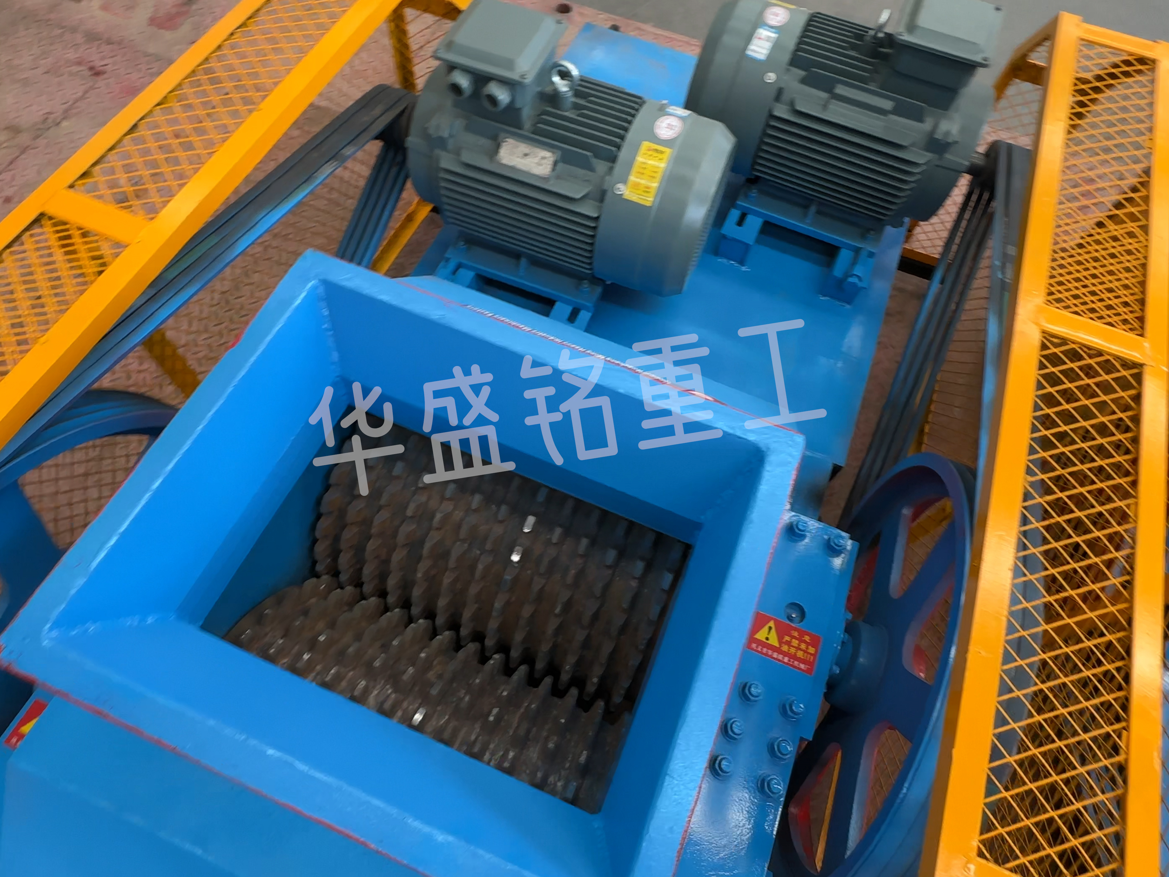 大塊瀝青料破碎機(jī),瀝青銑刨料破碎機(jī),瀝青再生料雙齒輥破碎機(jī)廠(chǎng)家 